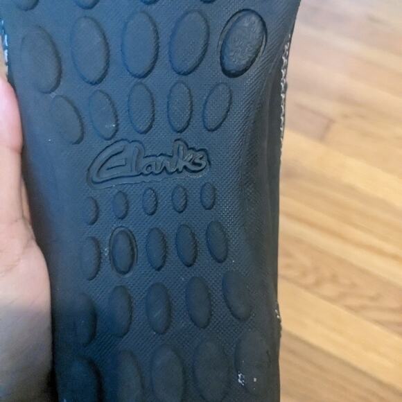 Clark’s Black Slip On Shoes 7.5 - Picture 9 of 10